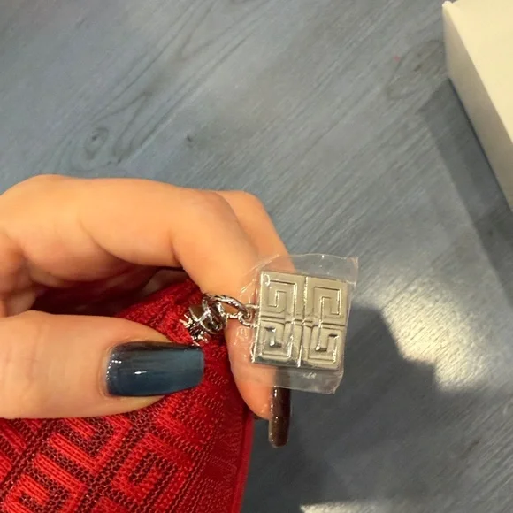Givenchy red pouch - Picture 3 of 5